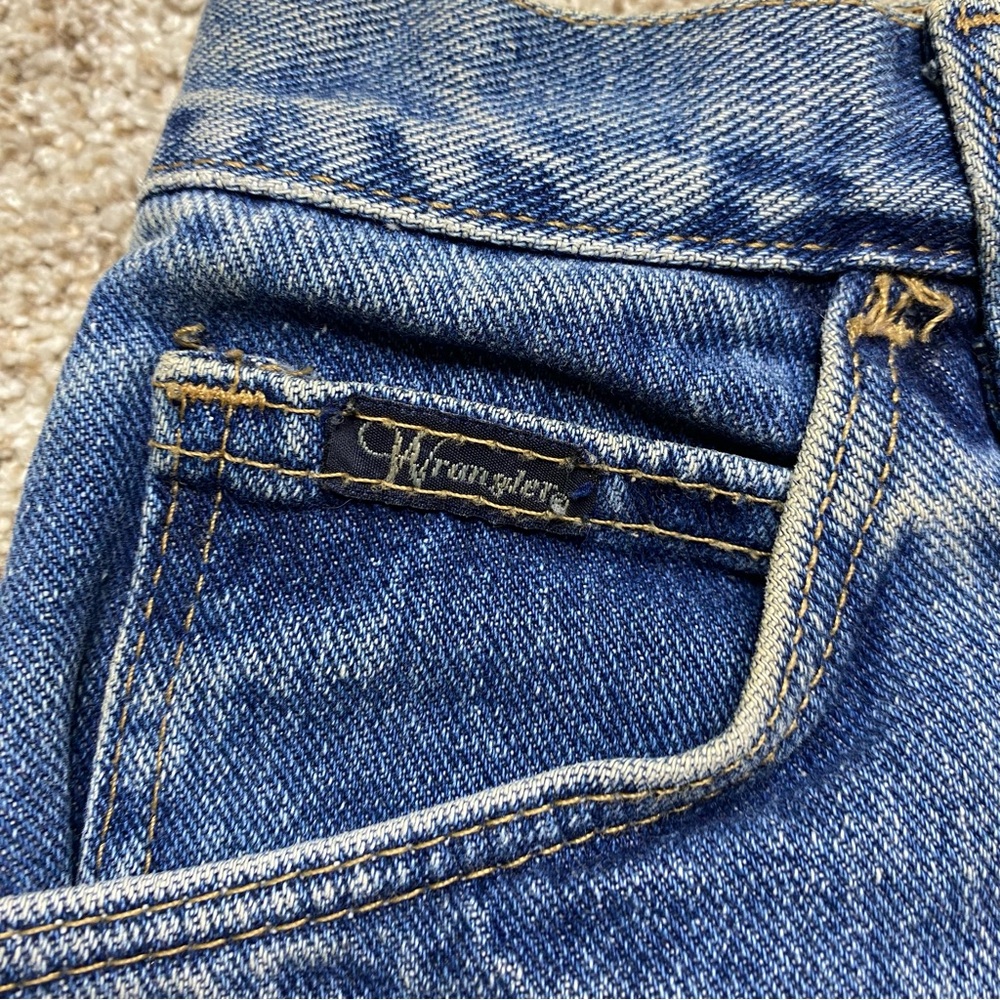 Vintage Wrangler Cut-Off Jean Shorts - Picture 2 of 9